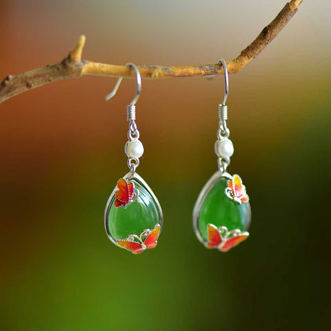 Anting Kupu-kupu Giok Hetian Bertahtakan Perak 17058#S925. Gioknya hangat dan halus, dan efek pemakaiannya memikat mata. Biaya kirim dan pajak sudah termasuk.