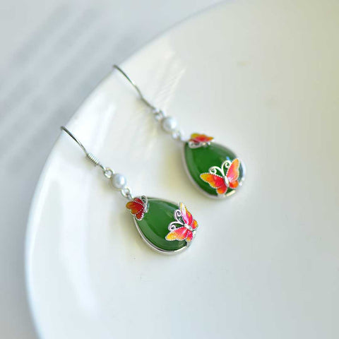 Anting Kupu-kupu Giok Hetian Bertahtakan Perak 17058#S925. Gioknya hangat dan halus, dan efek pemakaiannya memikat mata. Biaya kirim dan pajak sudah termasuk.