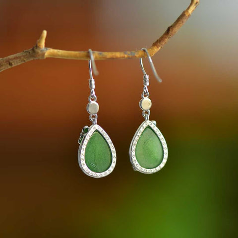 Anting Kupu-kupu Giok Hetian Bertahtakan Perak 17058#S925. Gioknya hangat dan halus, dan efek pemakaiannya memikat mata. Biaya kirim dan pajak sudah termasuk.