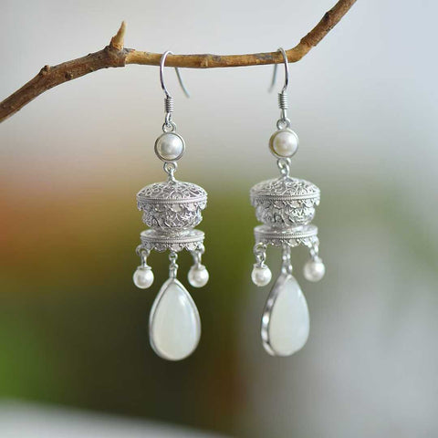 Anting Kerawang Kerawang Giok Hetian Bertahtakan Perak 7771#s925. Gioknya hangat dan lembut, dan efeknya saat dikenakan sangat memikat. Biaya pengiriman dan pajak sudah termasuk.