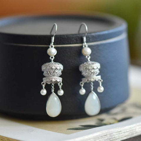 Anting Kerawang Kerawang Giok Hetian Bertahtakan Perak 7771#s925. Gioknya hangat dan lembut, dan efeknya saat dikenakan sangat memikat. Biaya pengiriman dan pajak sudah termasuk.