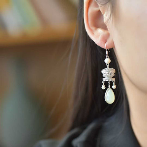 Anting Kerawang Kerawang Giok Hetian Bertahtakan Perak 7771#s925. Gioknya hangat dan lembut, dan efeknya saat dikenakan sangat memikat. Biaya pengiriman dan pajak sudah termasuk.