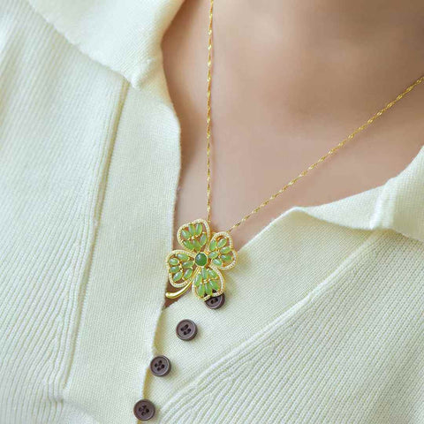 Bros/Liontin Perak Sterling 10801-2# 925 dengan Cabochon Giok Hetian dan Desain Semanggi Empat Daun 👉 Desain baru dan unik, kualitas giok yang hangat dan halus, menarik perhatian dan mencolok saat dikenakan ✨ Termasuk biaya pengiriman dan pajak