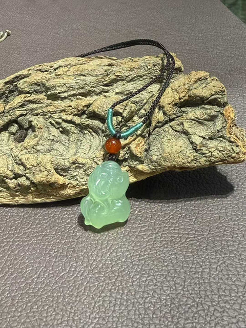 Mengenakan liontin giok Xiuyan My Little Pony di Tahun Kuda! Semoga semuanya berjalan lancar! Biaya kirim dan pajak sudah termasuk.