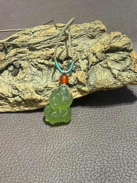 Mengenakan liontin giok Xiuyan My Little Pony di Tahun Kuda! Semoga semuanya berjalan lancar! Biaya kirim dan pajak sudah termasuk.