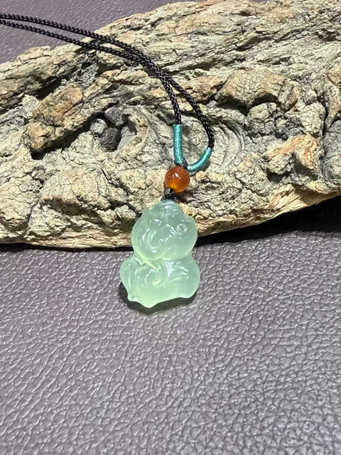 Mengenakan liontin giok Xiuyan My Little Pony di Tahun Kuda! Semoga semuanya berjalan lancar! Biaya kirim dan pajak sudah termasuk.