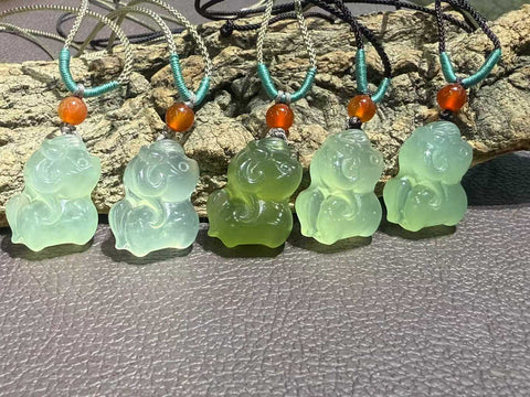 Mengenakan liontin giok Xiuyan My Little Pony di Tahun Kuda! Semoga semuanya berjalan lancar! Biaya kirim dan pajak sudah termasuk.