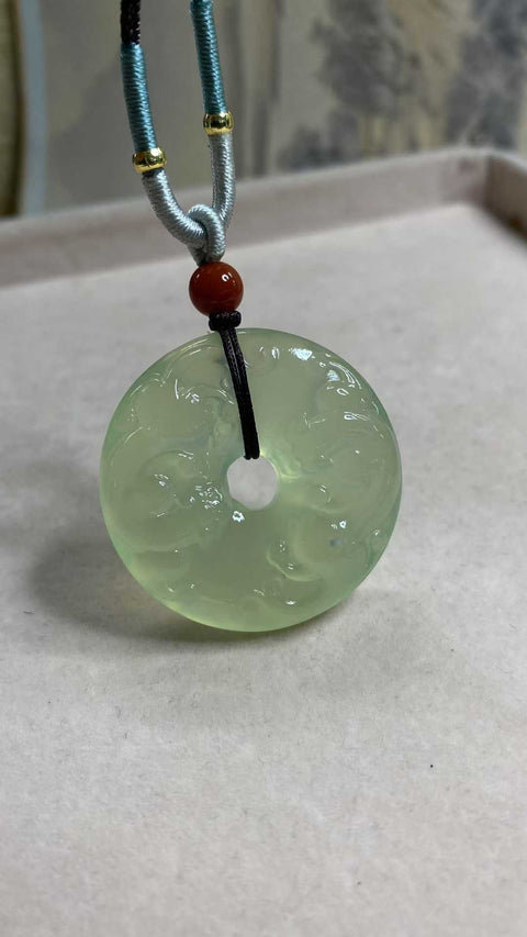 Damai dan Berkah: Liontin Giok Xiuyan Hijau Es yang Indah - Gesper Pengaman Pixiu Spesifikasi: 35,6 x 11 mm, tidak ada bintik hitam, beberapa inklusi seperti kapas, termasuk biaya pengiriman dan pajak.