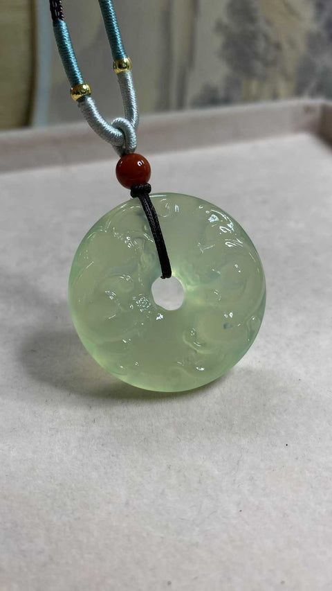 Damai dan Berkah: Liontin Giok Xiuyan Hijau Es yang Indah - Gesper Pengaman Pixiu Spesifikasi: 35,6 x 11 mm, tidak ada bintik hitam, beberapa inklusi seperti kapas, termasuk biaya pengiriman dan pajak.