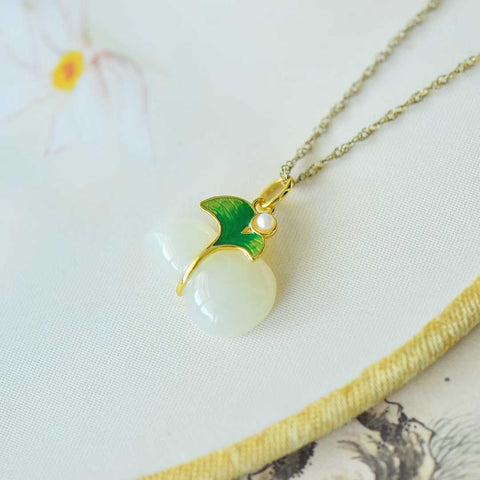 Liontin Labu Giok Hetian Bertahtakan Perak S925 6964-2#. Kata "labu" merupakan homofon untuk "keberuntungan dan kemakmuran", sehingga melambangkan umur panjang dan kesehatan yang baik serta umur panjang bagi keluarga. (Termasuk biaya kirim dan pajak)