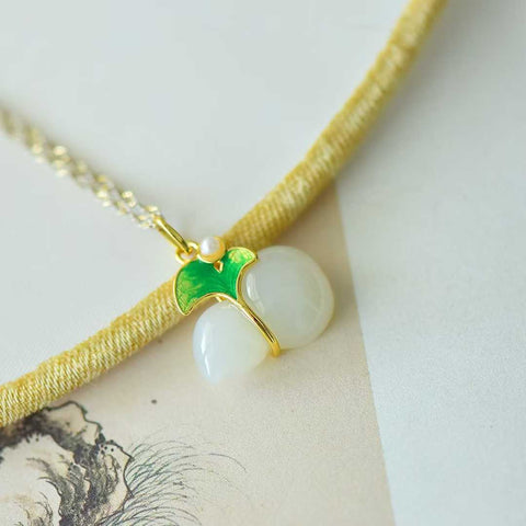 Liontin Labu Giok Hetian Bertahtakan Perak S925 6964-2#. Kata "labu" merupakan homofon untuk "keberuntungan dan kemakmuran", sehingga melambangkan umur panjang dan kesehatan yang baik serta umur panjang bagi keluarga. (Termasuk biaya kirim dan pajak)