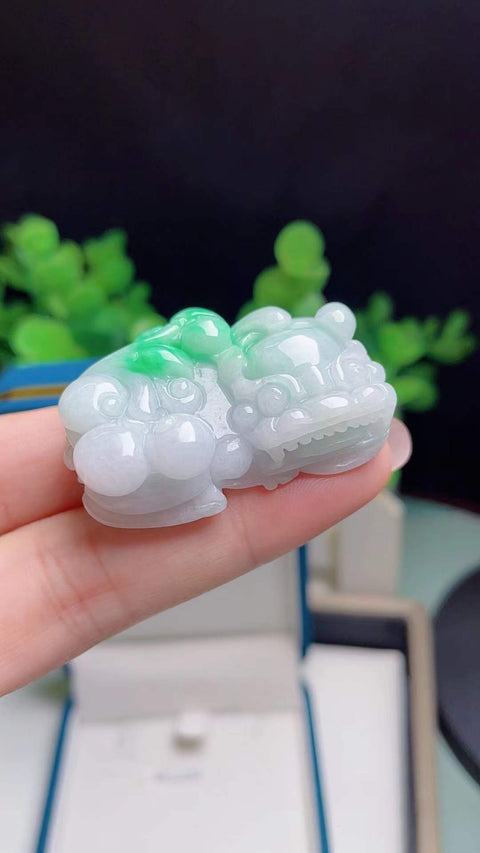 Jadeit alami Pixiu, melambangkan kekayaan dan kemakmuran, terbuat dari bahan tambang tua, dimensi 4,0 x 2,3 cm, termasuk biaya pengiriman dan pajak.