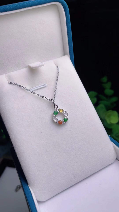 Liontin giok alami, material tambang tua, tembus cahaya luar biasa, dapat dikenakan sebagai kalung atau gelang, ukuran 0,8 x 0,8 mm. Biaya kirim dan pajak sudah termasuk.