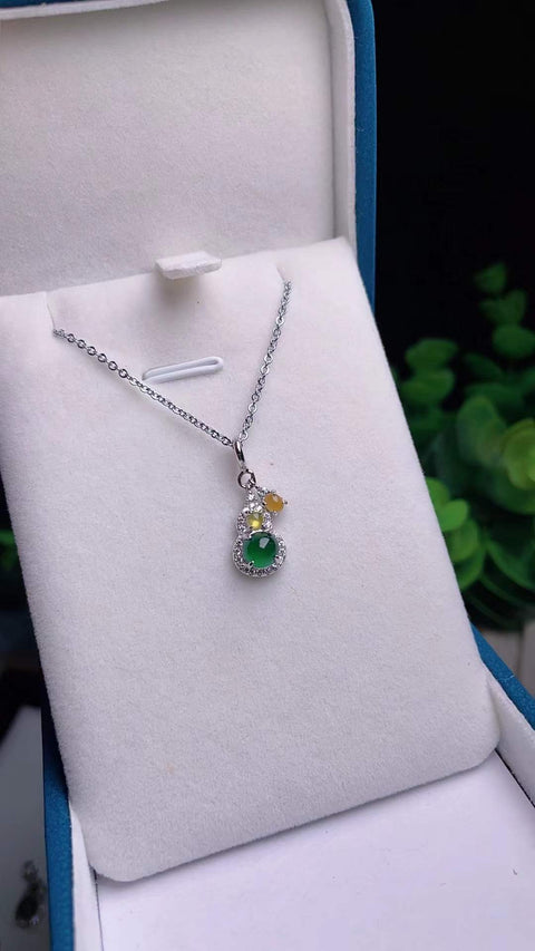 Liontin jadeit alami, bahan tambang tua, tembus cahaya sangat baik, dapat dikenakan sebagai kalung atau gelang, batu permata 6mm, termasuk biaya pengiriman dan pajak.