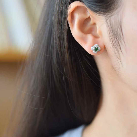 Anting-anting perak 32002s925 bertahtakan batu jadeit dan zirkon: 4*4 batu, termasuk ongkos kirim dan pajak.