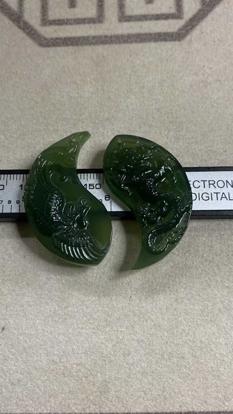 Naga dan Phoenix Membawa Keberuntungan: Liontin Giok Xiuyan yang Indah, Hijau Penuh, Ukuran: 42 x 22 mm, termasuk biaya pengiriman dan pajak.