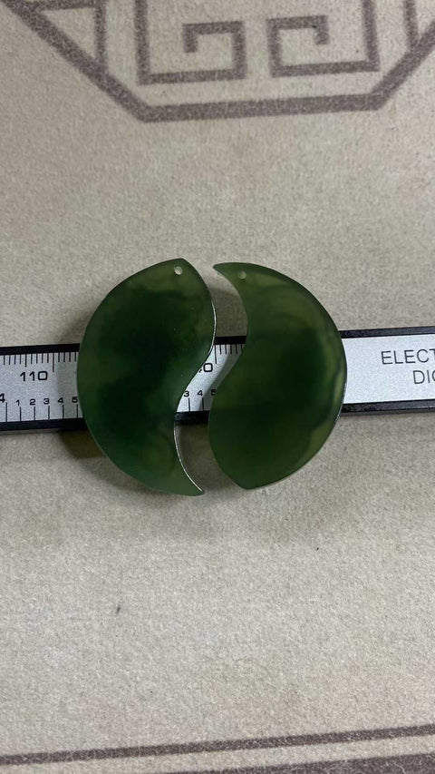 Naga dan Phoenix Membawa Keberuntungan: Liontin Giok Xiuyan yang Indah, Hijau Penuh, Ukuran: 42 x 22 mm, termasuk biaya pengiriman dan pajak.