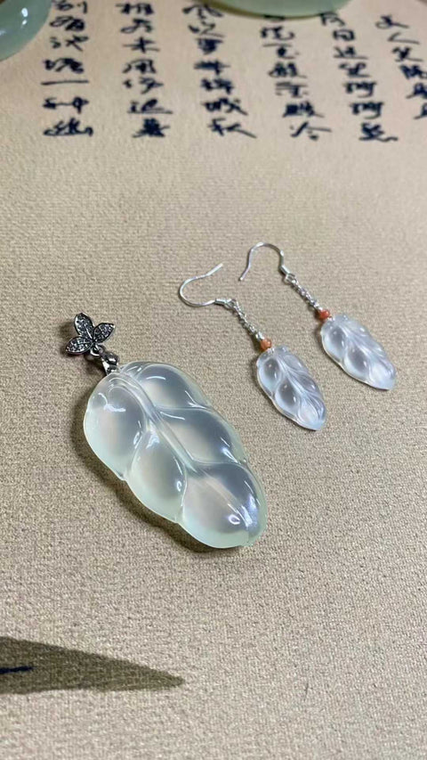 Set giok Xiuyan yang indah, menampilkan cabang emas dan daun giok, dimensi: 46 x 27mm, anting: 20 x 10mm (perak 925), termasuk biaya pengiriman dan pajak.