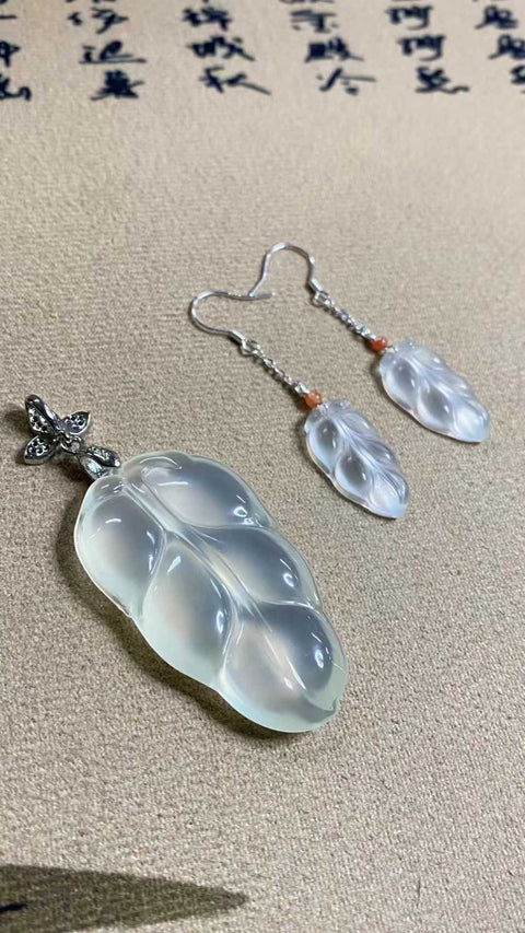Set giok Xiuyan yang indah, menampilkan cabang emas dan daun giok, dimensi: 46 x 27mm, anting: 20 x 10mm (perak 925), termasuk biaya pengiriman dan pajak.