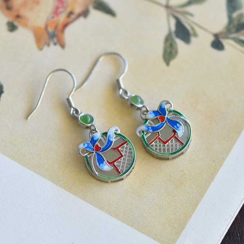 Anting-anting bulat bunga magnolia giok Hetian bertatahkan perak sterling 7824#925. Desain unik dan baru, pengerjaan yang sangat indah, dan khas. Ukuran giok: 12*12. Biaya pengiriman dan pajak sudah termasuk.