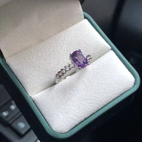 Cincin amethyst yang indah 💍, kejernihan sempurna, penuh api, dan cemerlang! Kualitas sempurna! Ukuran batu utama: 8 x 6 mm, bertahtakan perak sterling S925 berlapis emas putih dengan indah! Biaya kirim dan pajak sudah termasuk.