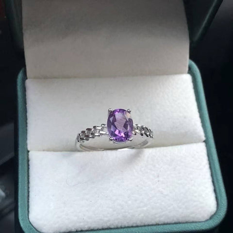 Cincin amethyst yang indah 💍, kejernihan sempurna, penuh api, dan cemerlang! Kualitas sempurna! Ukuran batu utama: 8 x 6 mm, bertahtakan perak sterling S925 berlapis emas putih dengan indah! Biaya kirim dan pajak sudah termasuk.