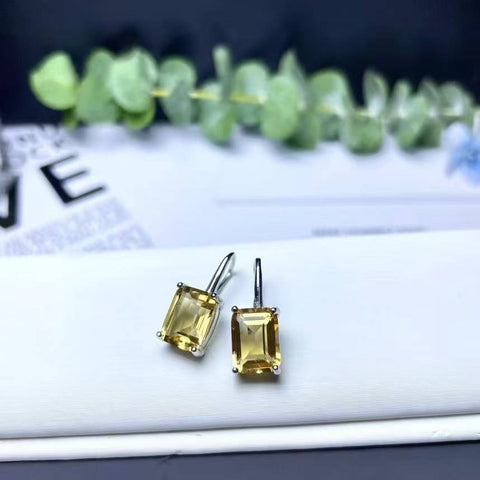 Anting citrine alami, bertahtakan perak sterling S925, batu utama berbentuk persegi panjang berukuran 7*9mm. 🌹Biaya pengiriman dan pajak sudah termasuk.