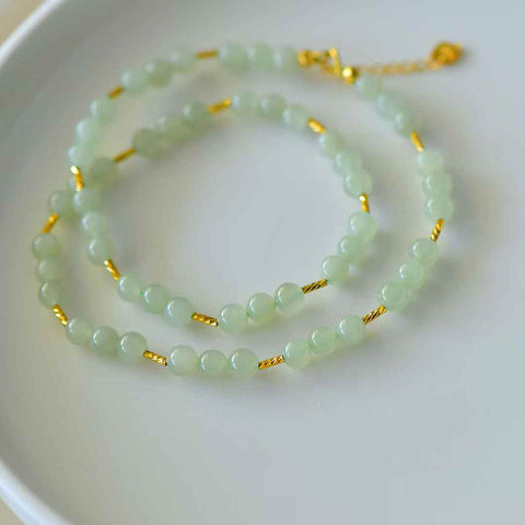 Giok Hetian 6085# (bahan air jernih), manik-manik 6mm dipasangkan dengan kalung lurus berbentuk bambu perak antik. Desainnya unik dan baru, gioknya hangat dan lembut, dan efek keseluruhannya memikat. Biaya kirim dan pajak sudah termasuk.
