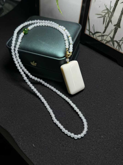 Liontin Kedamaian dan Keamanan dari batu giok Hetian Perkiraan dimensi: 43,8×25,5×12 mm Harga sudah termasuk ongkos kirim dan pajak.