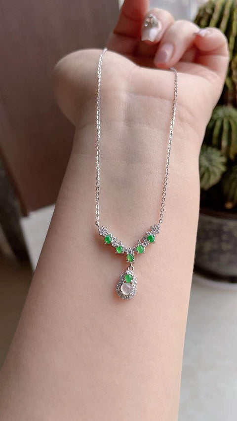 Kalung klavikula jadeite alami, bertahtakan perak sterling 925, material tambang tua, tekstur halus dan hangat, dingin dan tembus cahaya, batu permata 3mm (4mm). Biaya pengiriman dan pajak sudah termasuk.