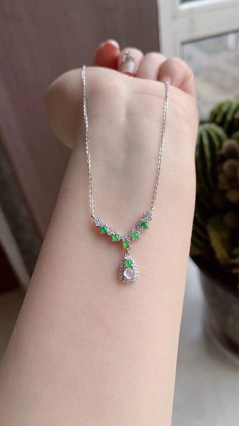 Kalung klavikula jadeite alami, bertahtakan perak sterling 925, material tambang tua, tekstur halus dan hangat, dingin dan tembus cahaya, batu permata 3mm (4mm). Biaya pengiriman dan pajak sudah termasuk.