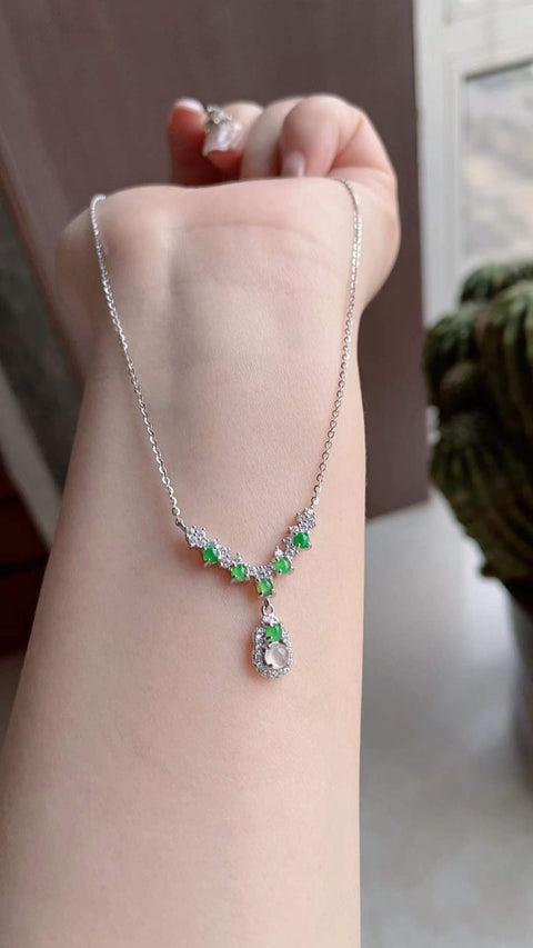 Kalung klavikula jadeite alami, bertahtakan perak sterling 925, material tambang tua, tekstur halus dan hangat, dingin dan tembus cahaya, batu permata 3mm (4mm). Biaya pengiriman dan pajak sudah termasuk.
