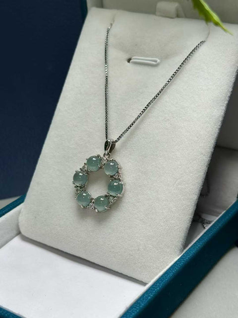 Liontin Donat Jadeite Bertahtakan Perak Sterling 925. Jadeite ini lembut, hangat, dan halus. Perkiraan ukuran: 19,5 x 4,5 mm. Sudah termasuk ongkos kirim dan pajak.