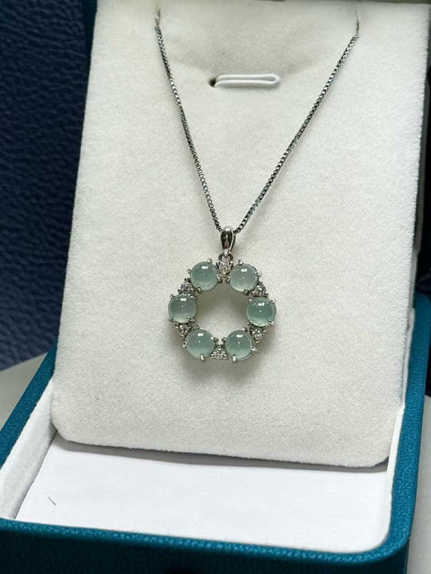 Liontin Donat Jadeite Bertahtakan Perak Sterling 925. Jadeite ini lembut, hangat, dan halus. Perkiraan ukuran: 19,5 x 4,5 mm. Sudah termasuk ongkos kirim dan pajak.