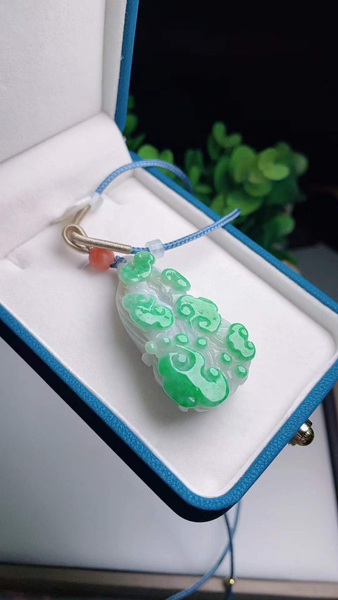 Kubis jadeit alami, melambangkan kekayaan yang melimpah, terbuat dari material tambang tua, dengan tekstur halus dan hangat, warna hijau cerah, dan rasio harga-kinerja yang sangat tinggi. Ukuran: 5,2 x 2,6 mm, termasuk ongkos kirim dan pajak.