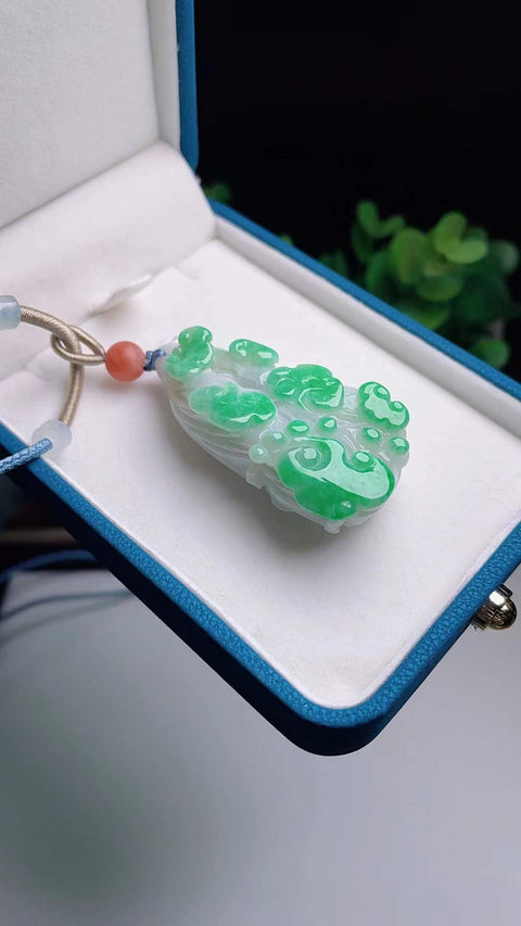 Kubis jadeit alami, melambangkan kekayaan yang melimpah, terbuat dari material tambang tua, dengan tekstur halus dan hangat, warna hijau cerah, dan rasio harga-kinerja yang sangat tinggi. Ukuran: 5,2 x 2,6 mm, termasuk ongkos kirim dan pajak.