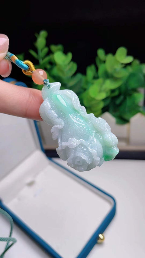 Kubis jadeit alami, melambangkan kekayaan yang melimpah, terbuat dari material tambang tua, dengan tekstur halus dan hangat, warna hijau cerah, dan rasio harga-kinerja yang sangat tinggi. Ukuran: 4,3 x 2,8 cm, termasuk ongkos kirim dan pajak.