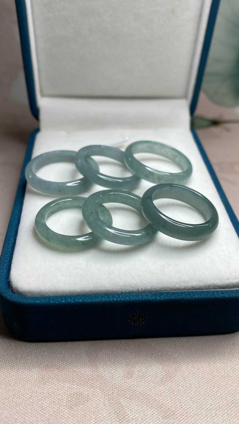 Cincin: Cincin jadeit Kelas A yang indah 💍, tersedia dalam ukuran 15 hingga 22mm, termasuk biaya pengiriman dan pajak.