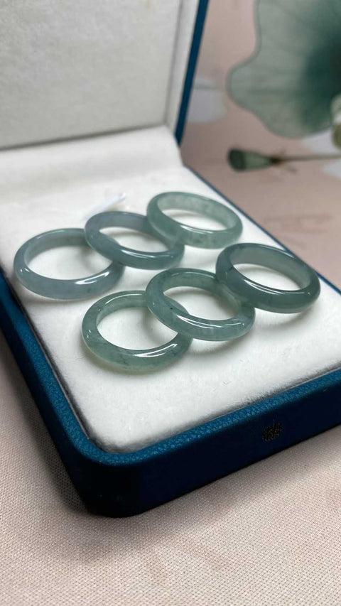 Cincin: Cincin jadeit Kelas A yang indah 💍, tersedia dalam ukuran 15 hingga 22mm, termasuk biaya pengiriman dan pajak.