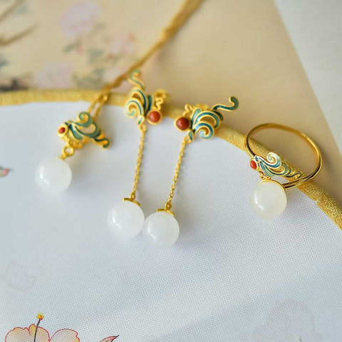 Set terlaris telah hadir! # Set Bulat dan Enamel Penuh Bertahtakan Perak Sterling S925 Giok Hetian! Cincin: 9210-2 Anting: 7429-6 Liontin: 6003-2 Biaya kirim dan pajak sudah termasuk.