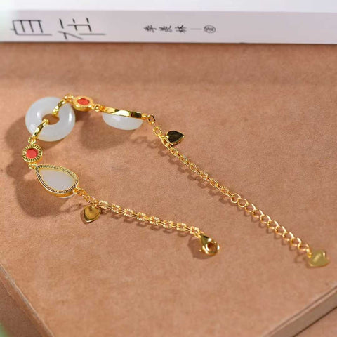 🎀🎀🎀8329-2# Gelang liontin berbentuk hati berbahan perak sterling 925 bertatahkan giok Hetian. Desain unik dan baru, pengerjaan yang sangat indah, sungguh luar biasa. Dimensi giok: 15*15 cm. Biaya pengiriman dan pajak sudah termasuk.