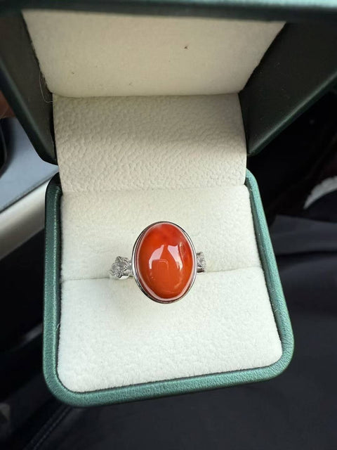 Merah tradisional Tiongkok, yang dulunya dikenal sebagai "Giok Merah" (Merah Barat Daya alami), dengan efek membawa keberuntungan dan kekayaan. Ukuran cincin 11 x 15 cm, sudah termasuk ongkos kirim dan pajak. Nomor barang 202512041450