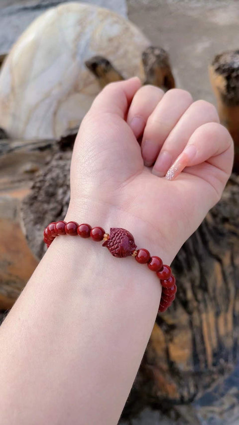 Gelang cinnabar untuk menangkal kejahatan dan menjaga kedamaian; wajib dimiliki semua orang. Ukuran 0,6 sudah termasuk ongkos kirim dan pajak.