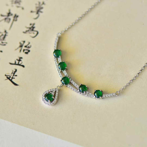 Liontin Perak Sterling Cabochon Giok 30003#925 dengan Rantai Perak Sterling Bertahtakan Giok. Desain baru dan modis, kualitas giok yang hangat dan halus, mencolok dan memikat saat dikenakan. Dimensi Giok: (4*4). Sudah termasuk ongkos kirim dan pajak.