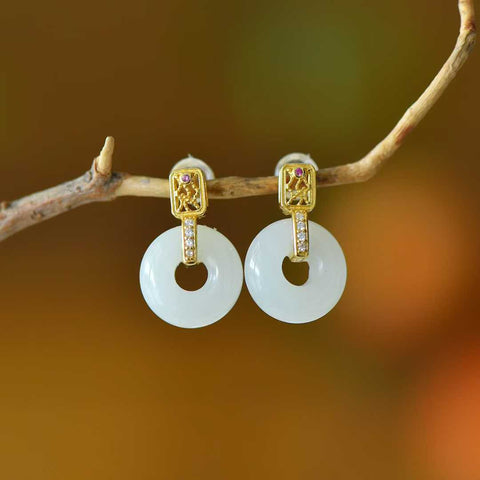 🌺🌺🌺7929-2# Anting perak 925 bertatahkan giok Hetian untuk perdamaian dan keberuntungan. Desain unik dan baru, pengerjaan yang sangat indah, membuat Anda tampil beda. Ukuran giok: 13*13 cm. Biaya pengiriman dan pajak sudah termasuk.