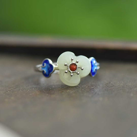 🌸🌸🌸9118-2#925 cincin perak bertatahkan bunga Hetian lima kelopak. Gioknya hangat dan halus, dengan gaya yang unik dan baru. Spesifikasi: 10*10, termasuk ongkos kirim dan pajak.