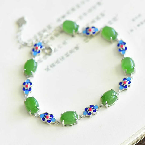 Gelang cabochon enamel giok Hetian bertatahkan perak 18088#925, desain sederhana, kualitas giok asli, segar dan elegan, sangat indah. Ukuran giok: 7*9 cm. Biaya pengiriman dan pajak sudah termasuk.