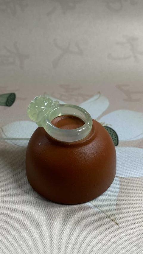 Harmoni dan Keindahan: Cincin Bunga Giok Xiuyan yang Indah 💍, ukiran satu bagian, diameter dalam 18mm, termasuk biaya pengiriman dan pajak.