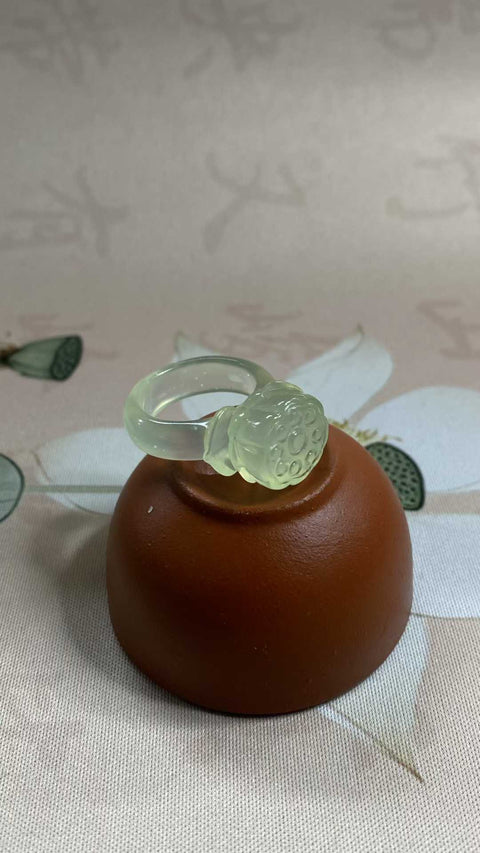 Harmoni dan Keindahan: Cincin Bunga Giok Xiuyan yang Indah 💍, ukiran satu bagian, diameter dalam 18mm, termasuk biaya pengiriman dan pajak.