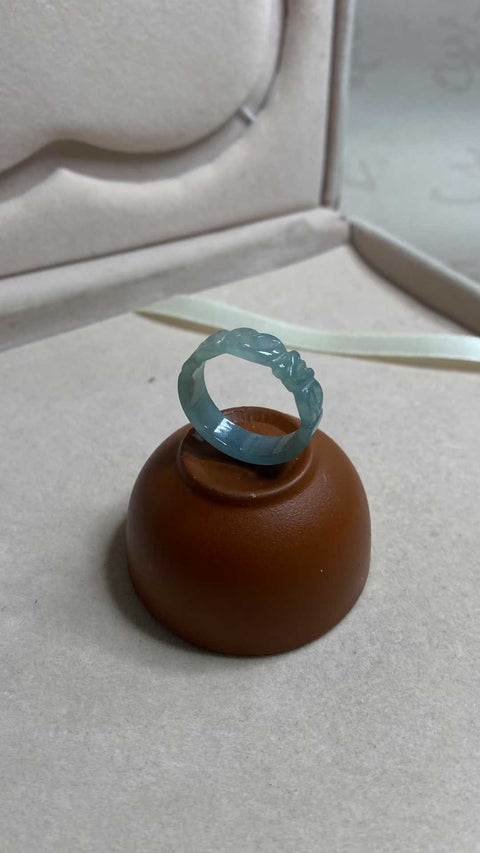 Cincin: Cincin jadeit Kelas A yang indah 💍, tersedia dalam ukuran 15 hingga 22mm, termasuk biaya pengiriman dan pajak.